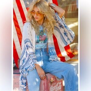 Spell and the Gypsy Thunderbird, short kimono in blue color, way with sash/belt